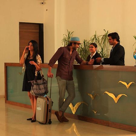 Palm Green Club Resort Jetalpur Bagian luar foto