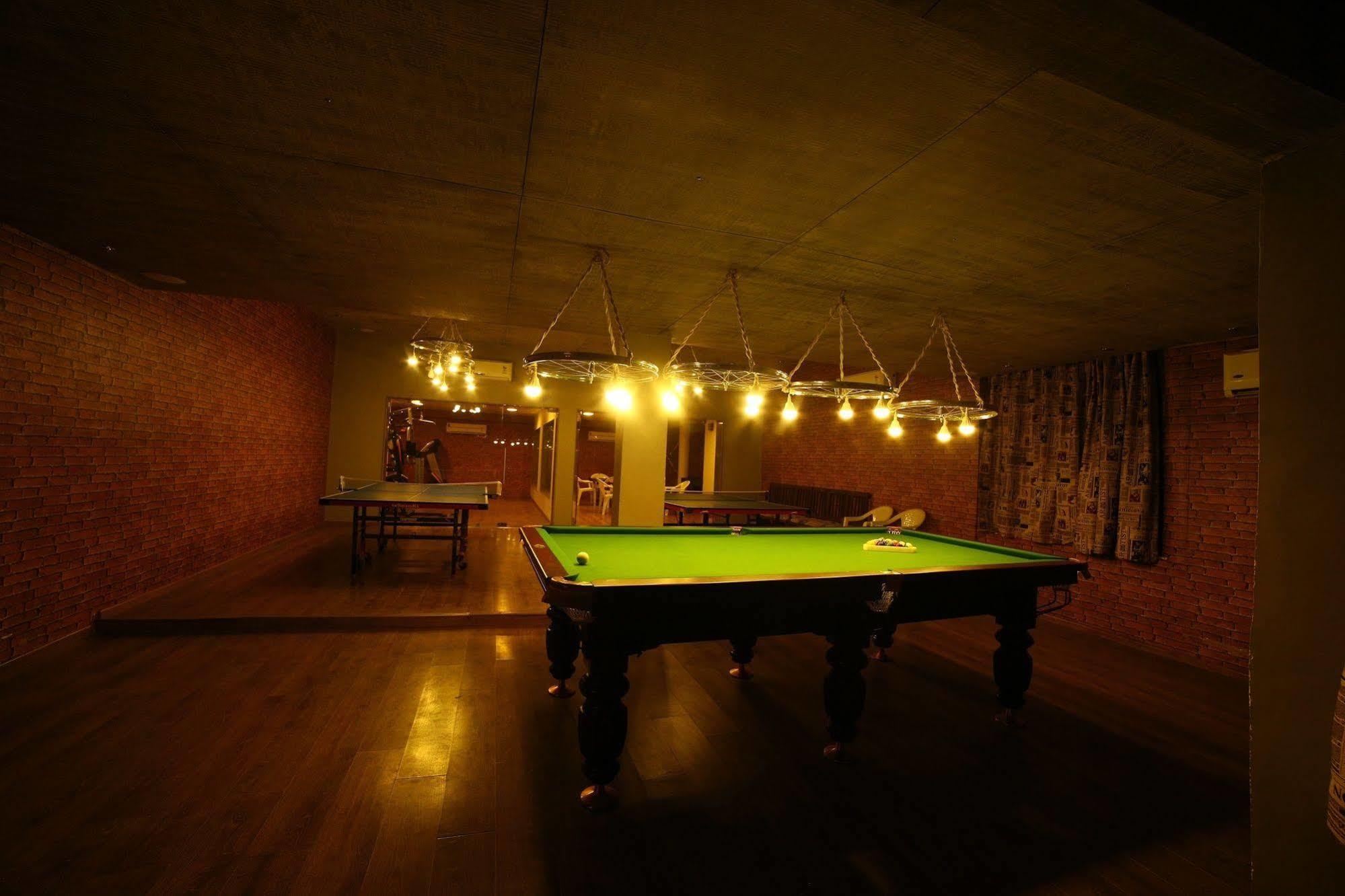 Palm Green Club Resort Jetalpur Bagian luar foto