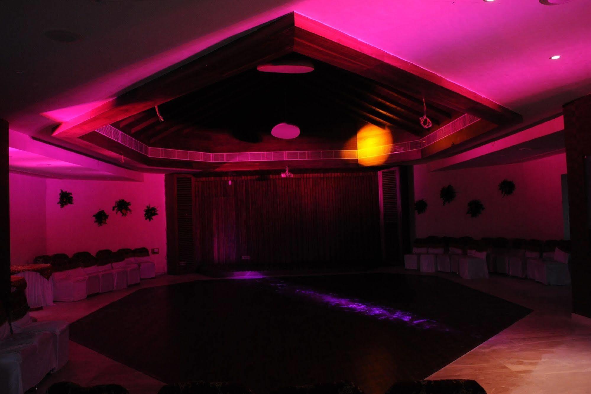 Palm Green Club Resort Jetalpur Bagian luar foto