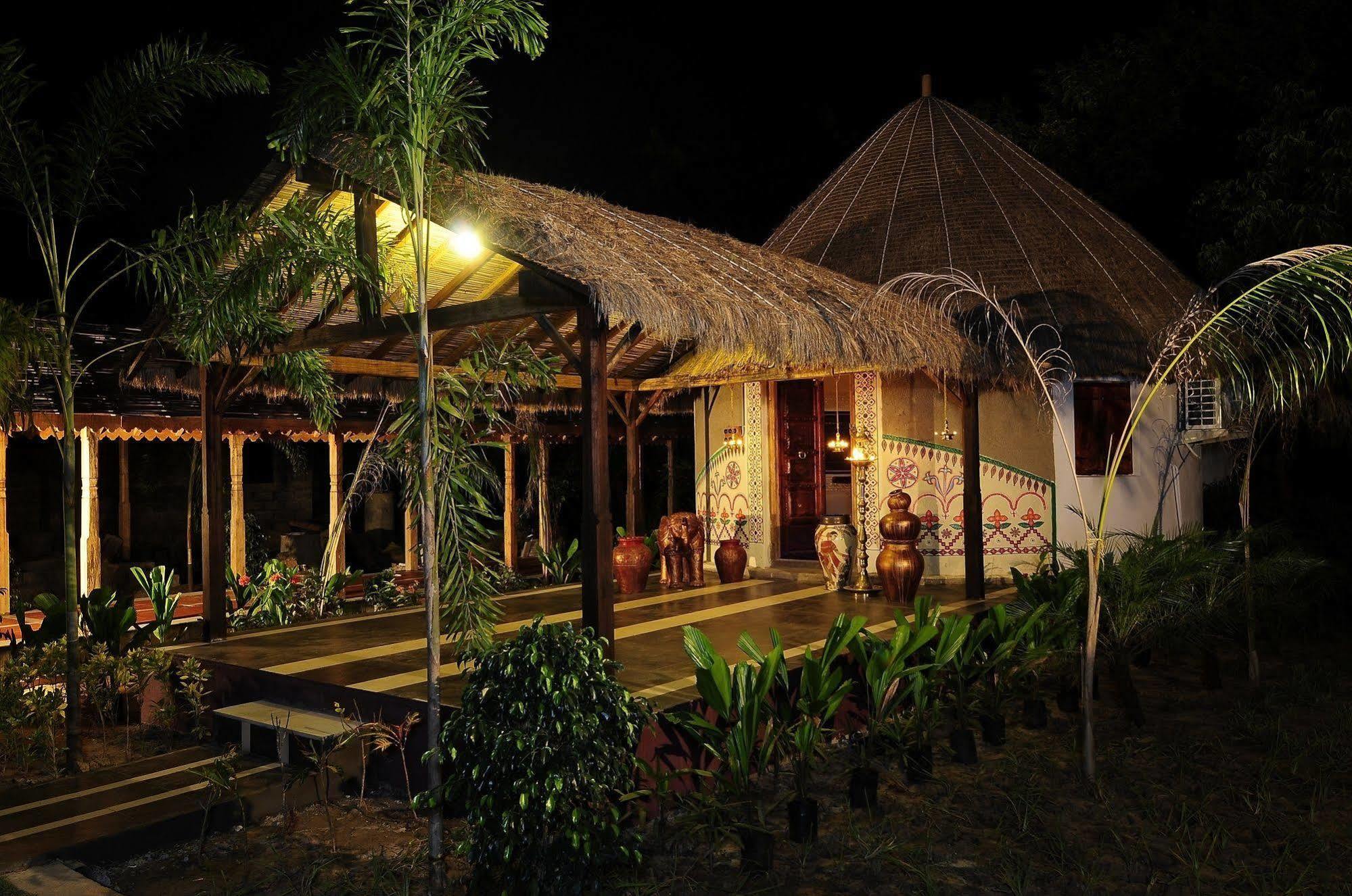 Palm Green Club Resort Jetalpur Bagian luar foto