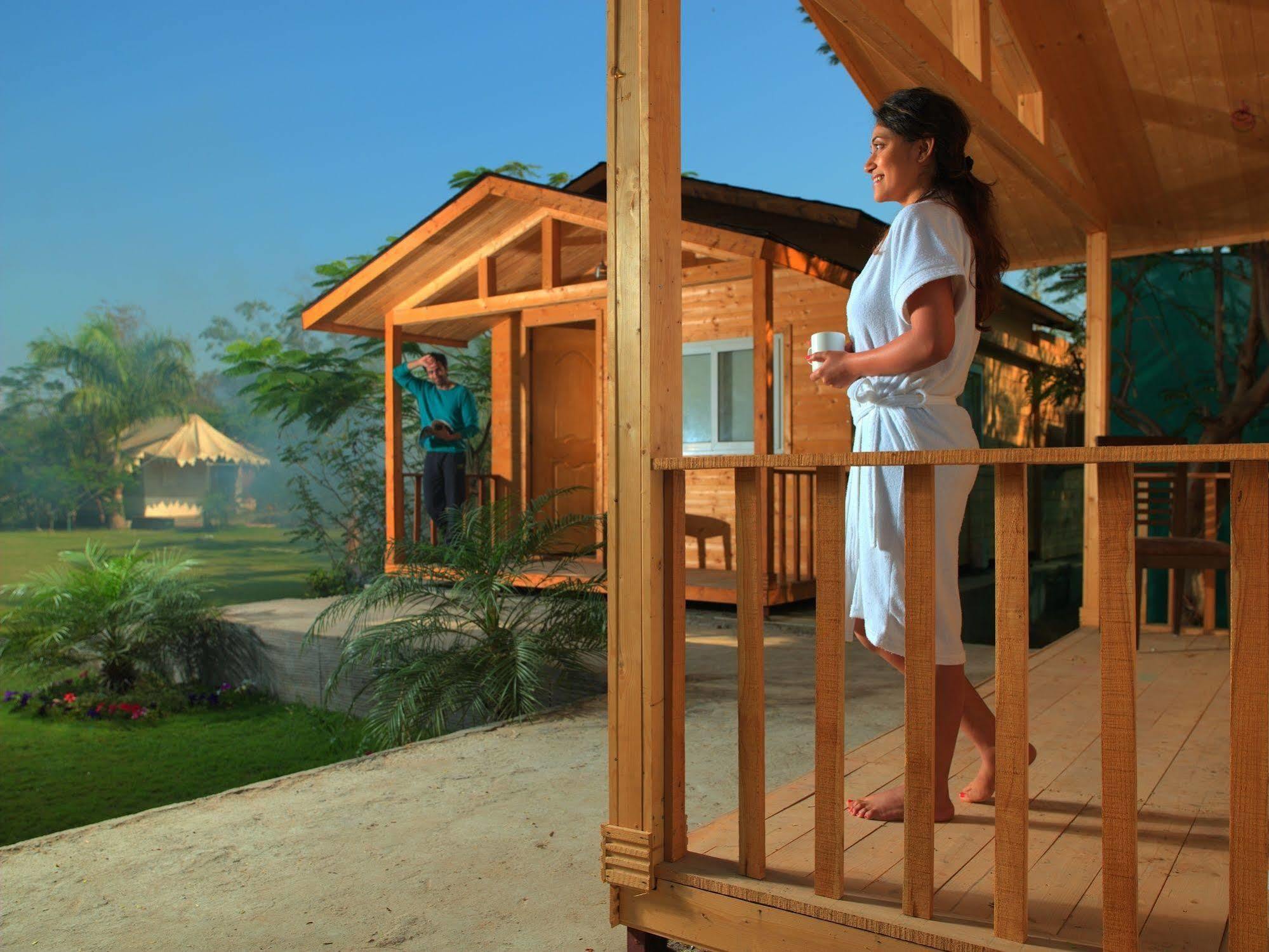 Palm Green Club Resort Jetalpur Bagian luar foto